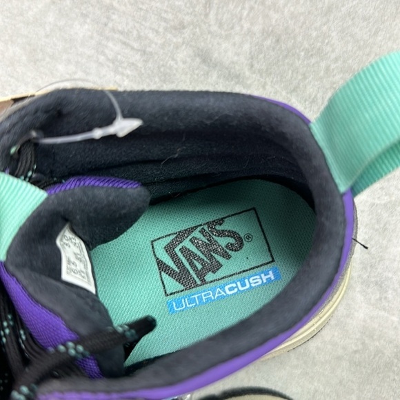 🔆VANS🔆 all weather high top boots, water resistant comfortable supportive. - Picture 9 of 15